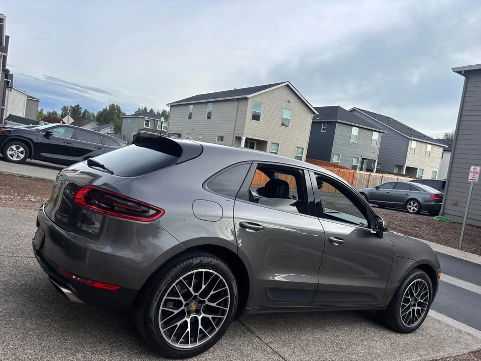 2017 Porsche Macan - Image 14 of 21