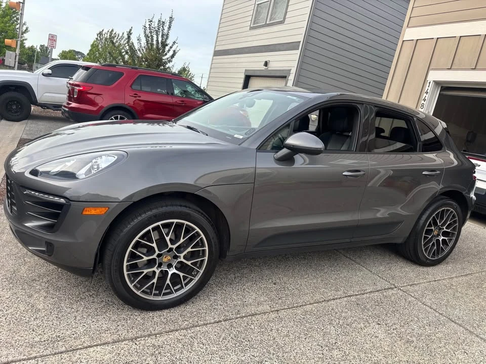 2017 Porsche Macan - Image 17 of 21