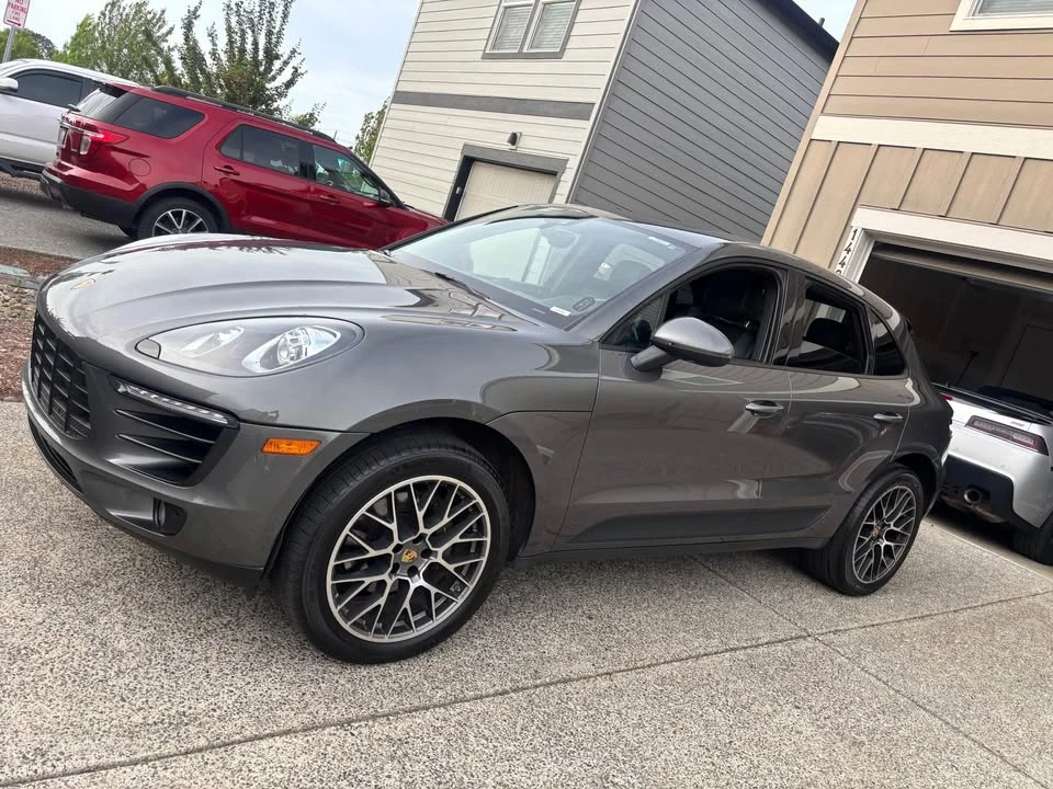 2017 Porsche Macan - Image 15 of 21