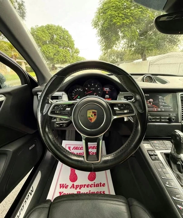2017 Porsche Macan - Image 12 of 16