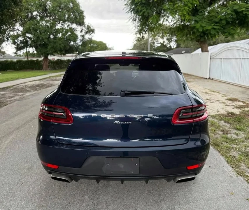 2017 Porsche Macan - Image 11 of 20