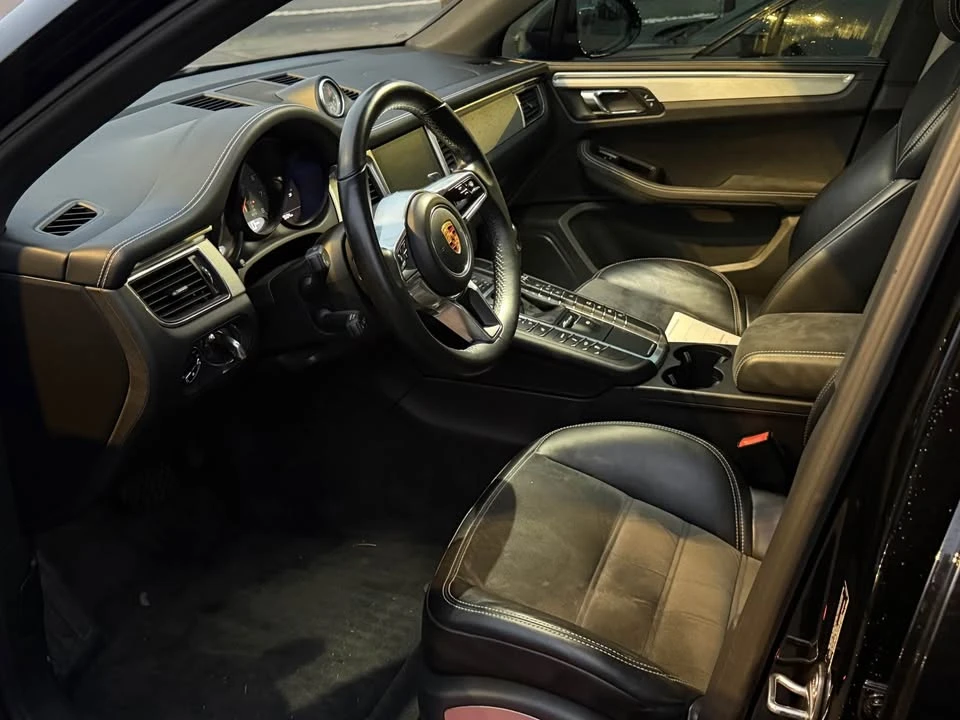 2017 Porsche Macan - Image 9 of 20