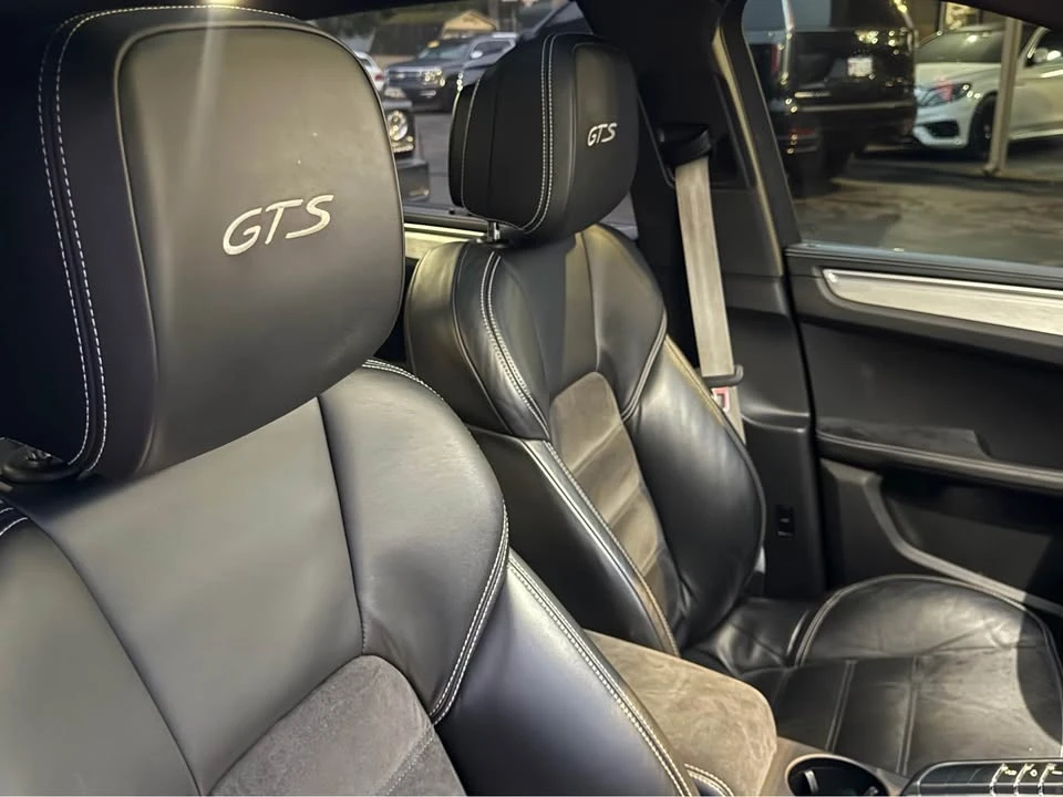 2017 Porsche Macan - Image 15 of 20