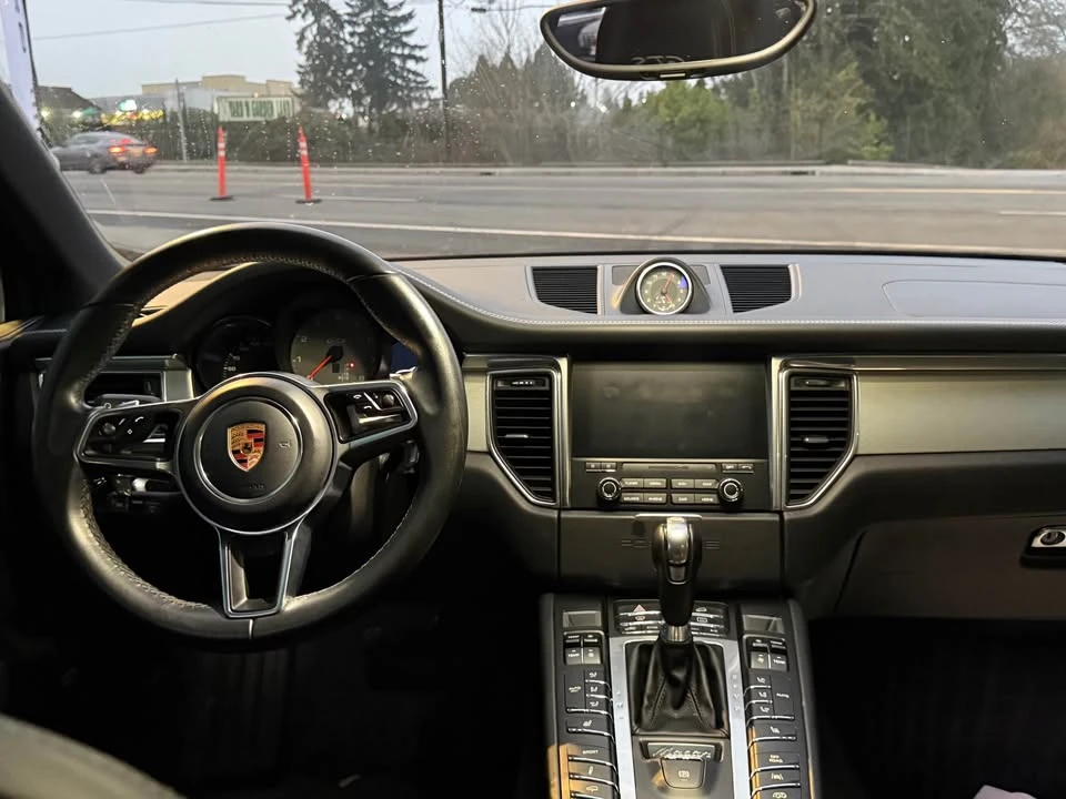 2017 Porsche Macan - Image 14 of 20