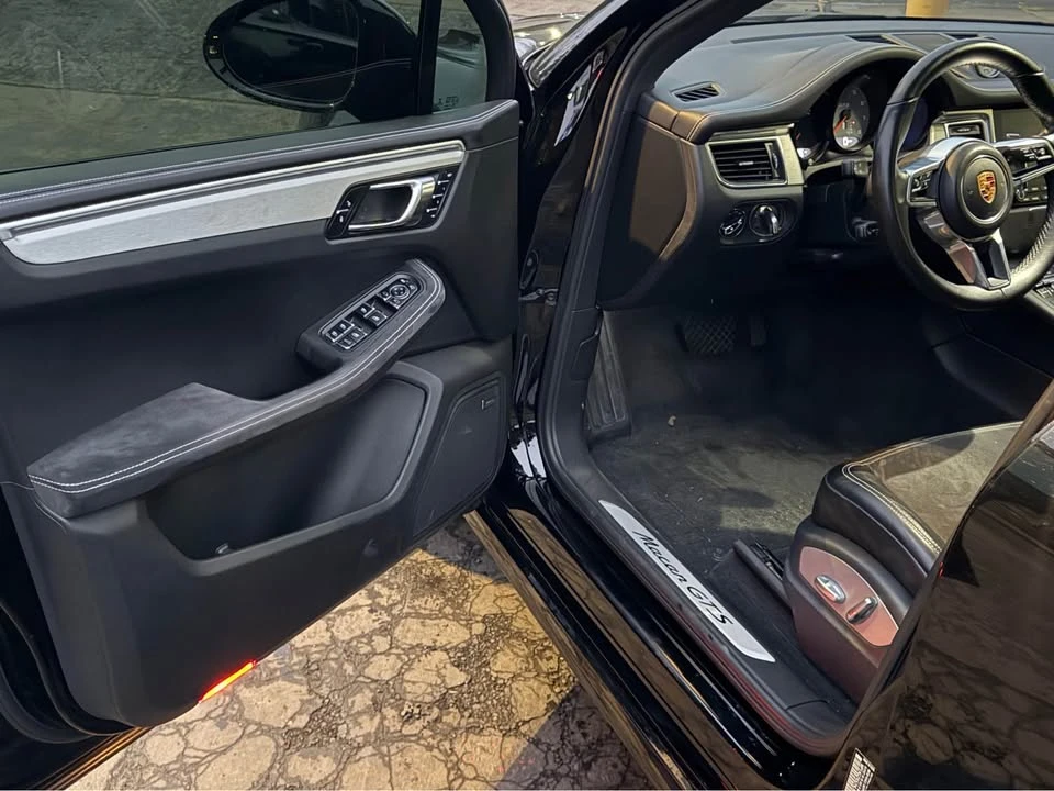 2017 Porsche Macan - Image 19 of 20