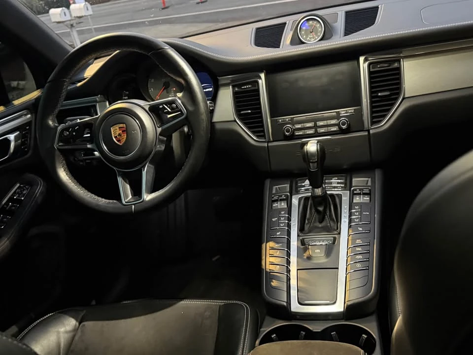 2017 Porsche Macan - Image 11 of 20