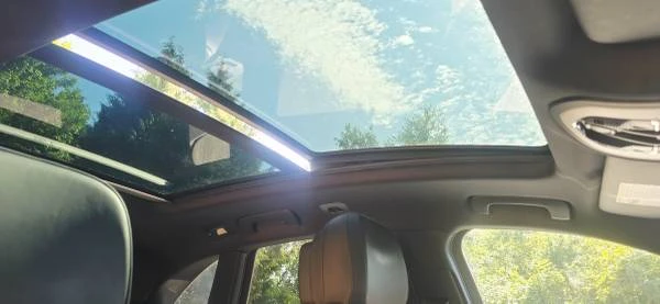 2017 Porsche Macan - Image 15 of 17