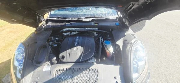2017 Porsche Macan - Image 16 of 17