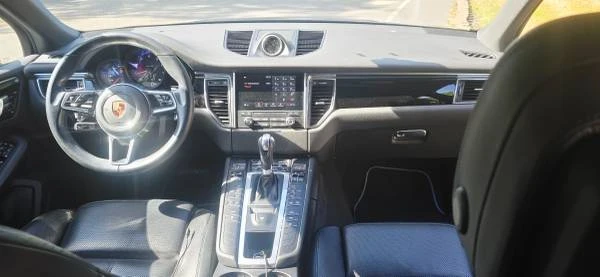 2017 Porsche Macan - Image 14 of 17