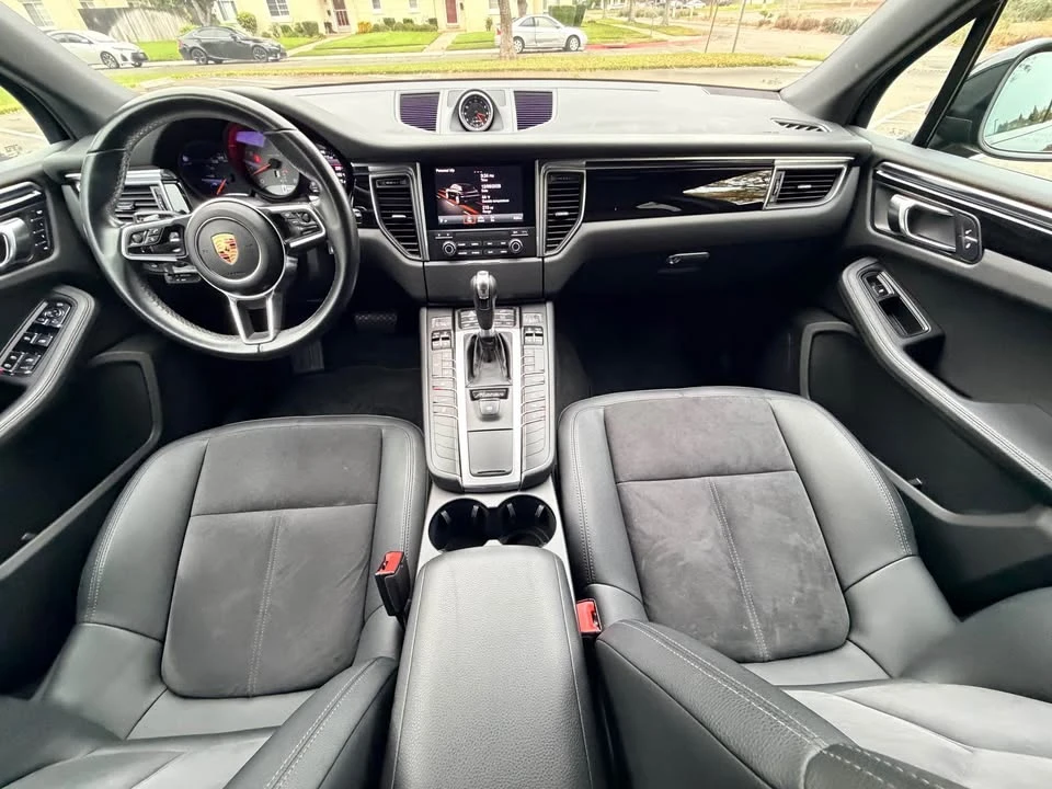 2017 Porsche Macan - Image 17 of 18