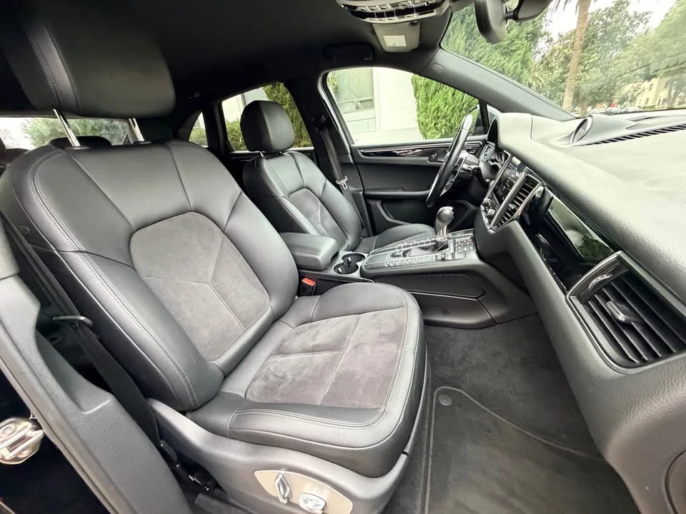 2017 Porsche Macan - Image 14 of 18