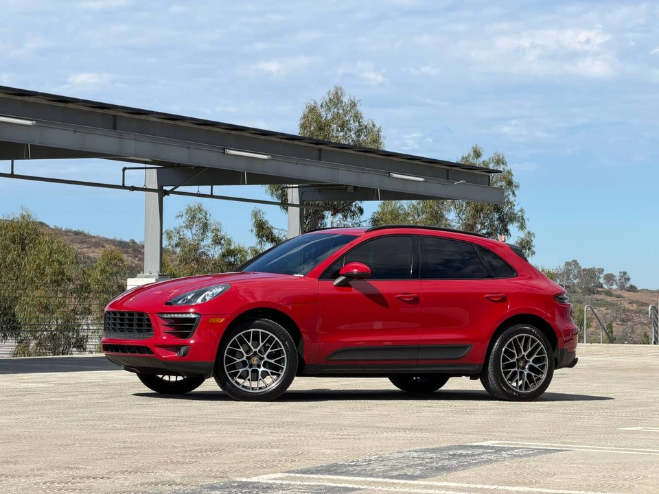2017 Porsche Macan - Image 2 of 17