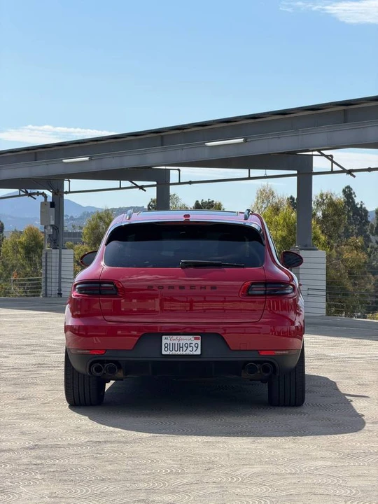 2017 Porsche Macan - Image 9 of 17