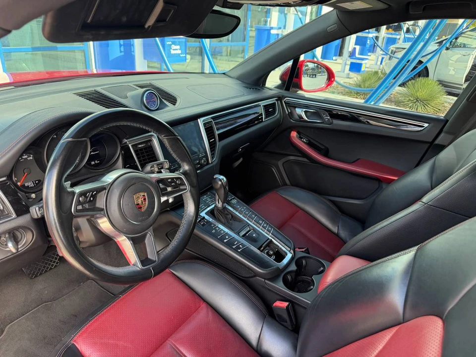 2017 Porsche Macan - Image 14 of 17