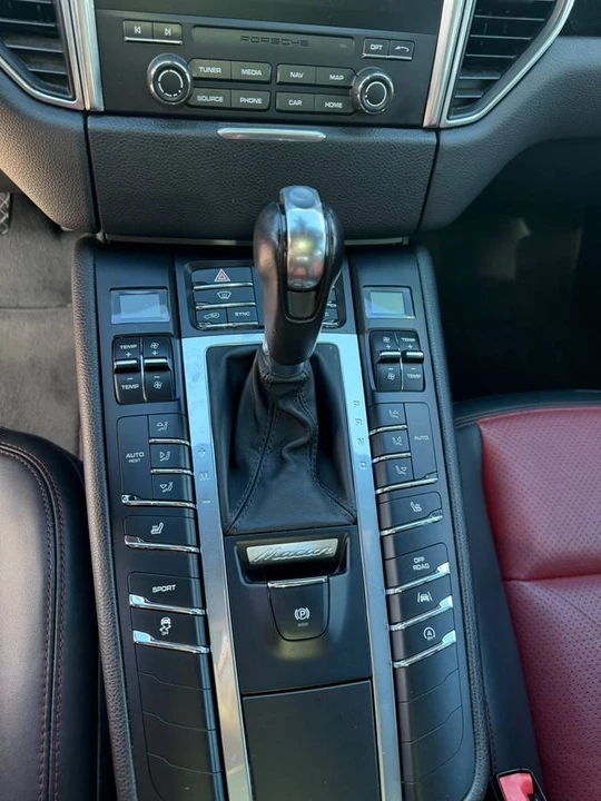 2017 Porsche Macan - Image 17 of 17