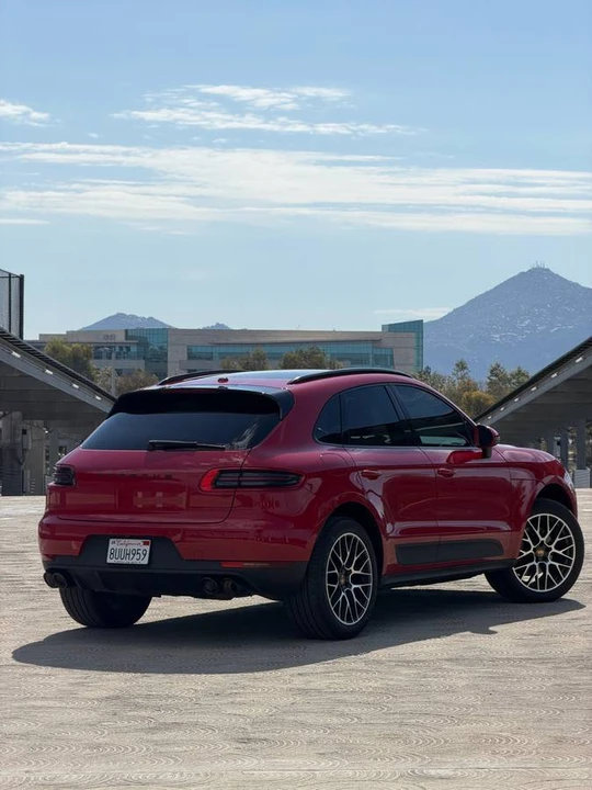 2017 Porsche Macan - Image 11 of 17
