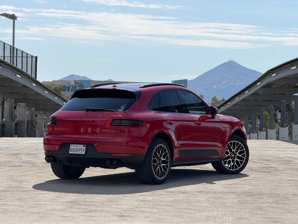 2017 Porsche Macan - Image 10 of 17