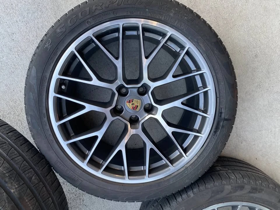 2017 Parts & Memorabilia Porsche Wheels - Image 4 of 9