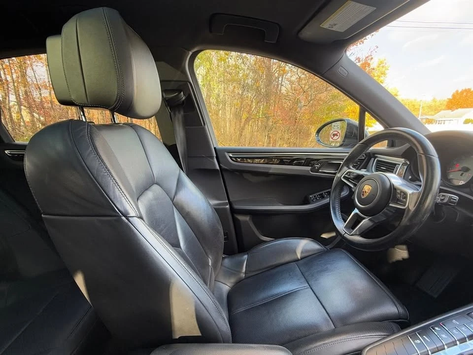 2017 Porsche Macan - Image 9 of 11