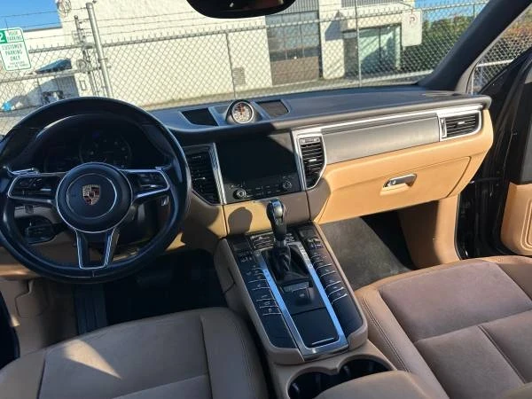 2017 Porsche Macan - Image 8 of 10