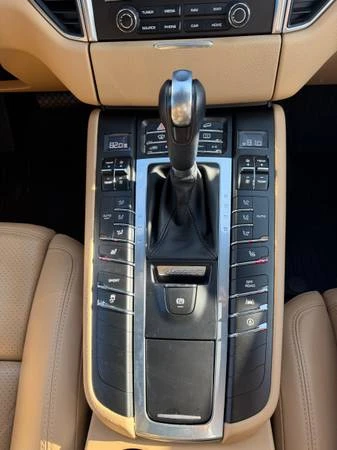2017 Porsche Macan - Image 9 of 18