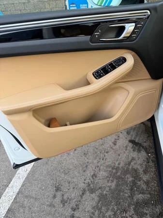2017 Porsche Macan - Image 17 of 18