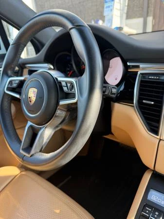 2017 Porsche Macan - Image 13 of 18