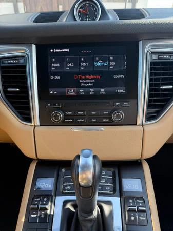 2017 Porsche Macan - Image 10 of 18