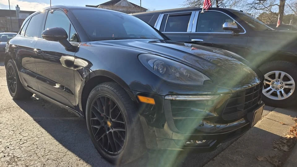 2017 Porsche Macan - Image 3 of 3