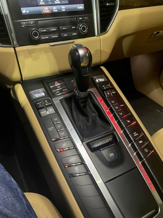 2017 Porsche Macan - Image 2 of 5