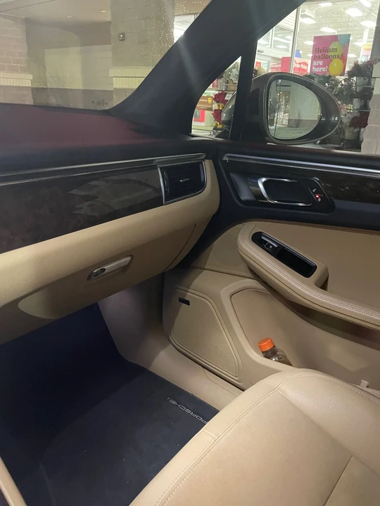 2017 Porsche Macan - Image 4 of 5