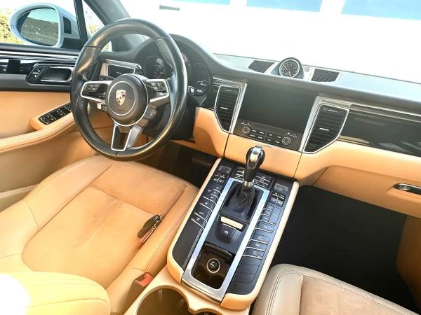 2017 Porsche Macan - Image 9 of 10