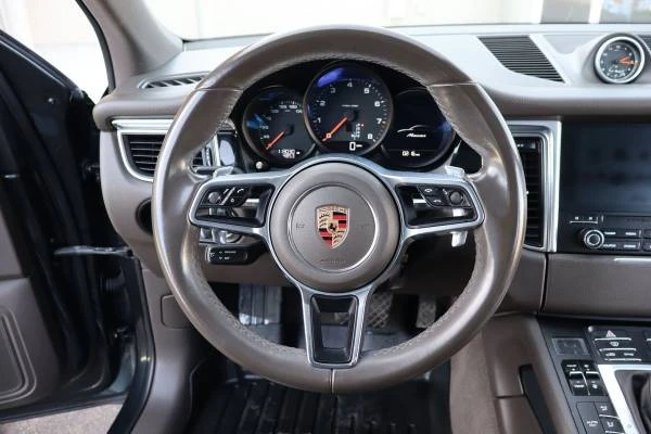 2017 Porsche Macan - Image 18 of 21