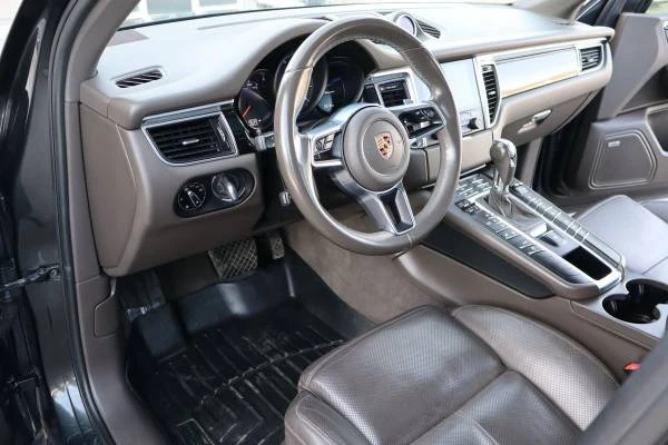 2017 Porsche Macan - Image 19 of 21