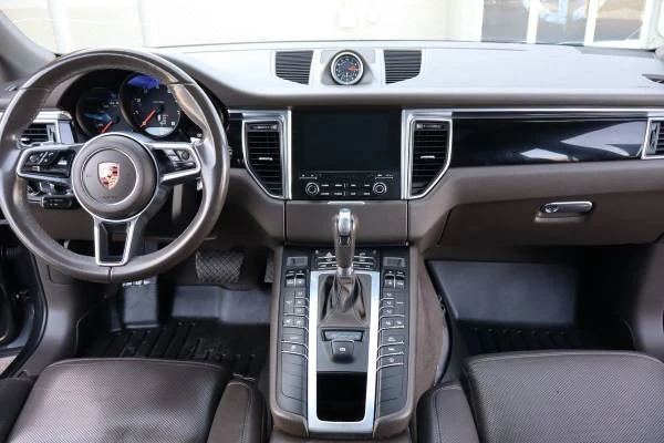 2017 Porsche Macan - Image 15 of 21