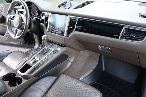 2017 Porsche Macan - Image 14 of 21