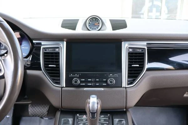 2017 Porsche Macan - Image 17 of 21