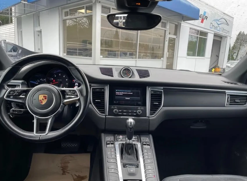 2017 Porsche Macan - Image 2 of 8