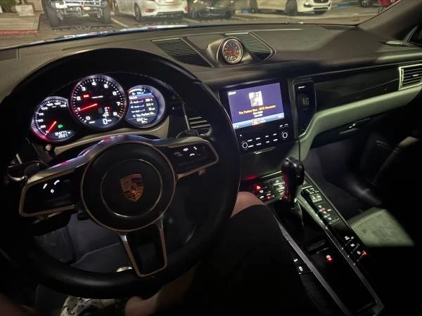 2017 Porsche Macan - Image 15 of 18