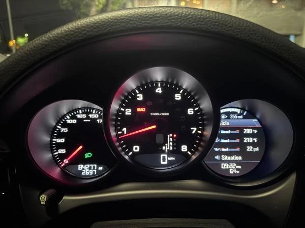 2017 Porsche Macan - Image 16 of 18
