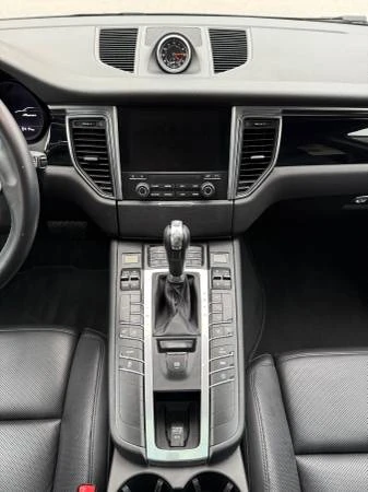 2017 Porsche Macan - Image 18 of 21