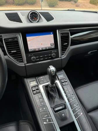 2017 Porsche Macan - Image 16 of 21