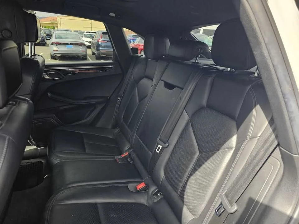 2017 Porsche Macan - Image 16 of 20