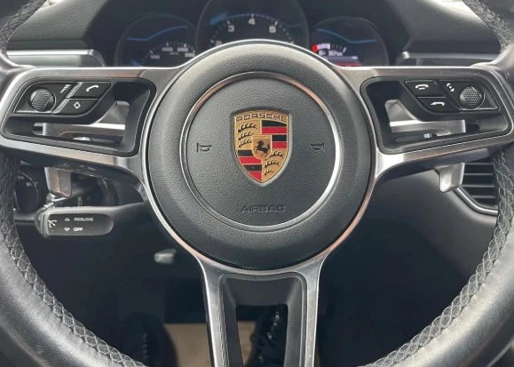 2017 Porsche Macan - Image 9 of 12