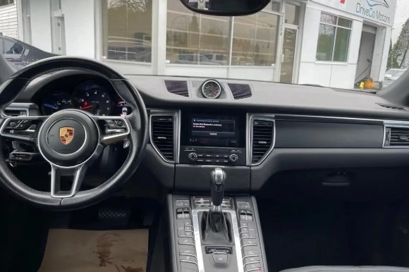 2017 Porsche Macan - Image 10 of 12