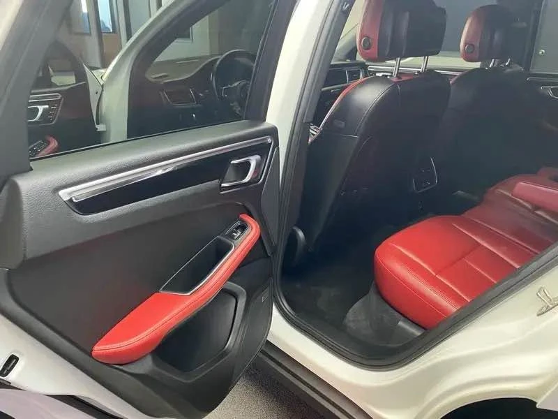 2017 Porsche Macan - Image 11 of 17