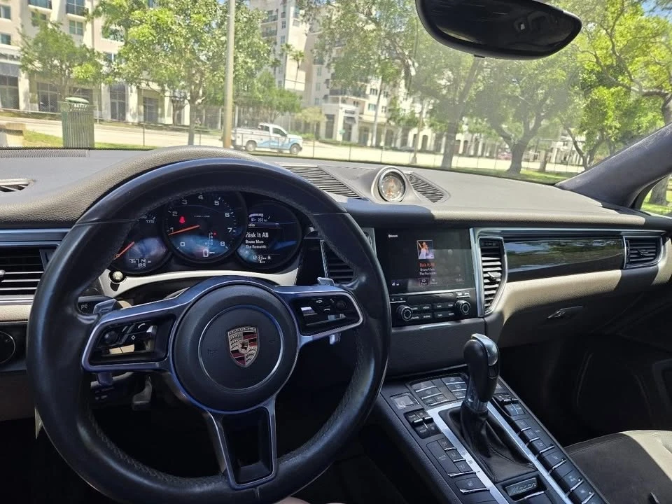 2017 Porsche Macan - Image 11 of 20