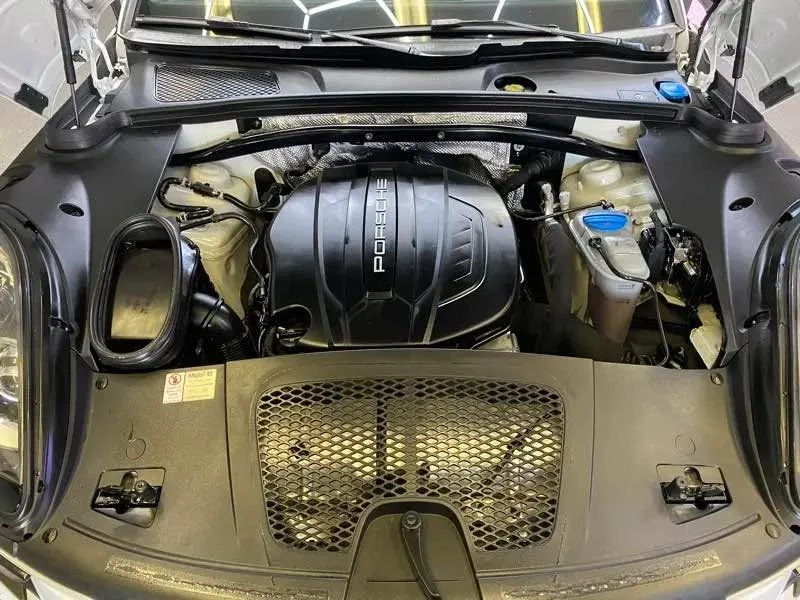 2017 Porsche Macan - Image 17 of 17
