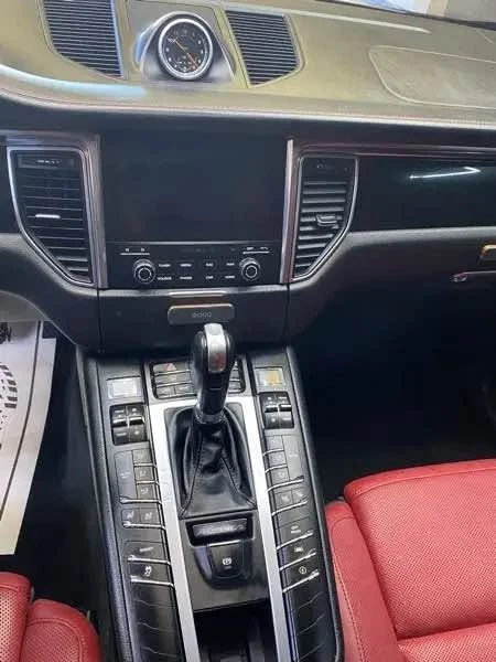2017 Porsche Macan - Image 15 of 17
