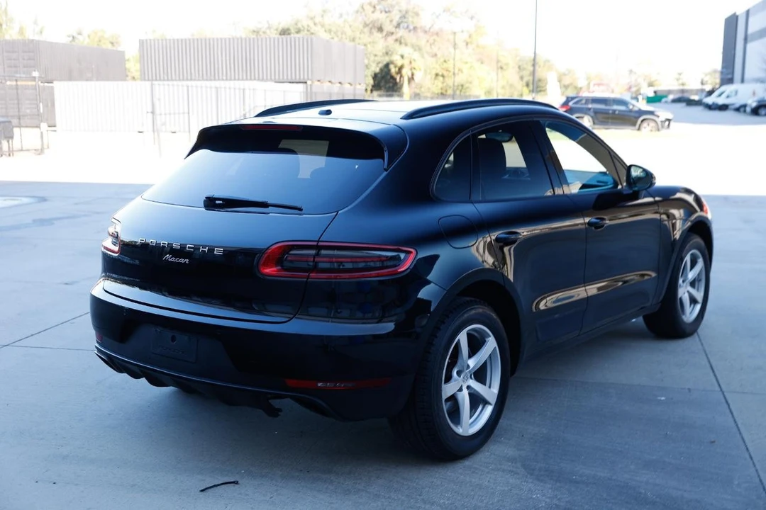 2017 Porsche Macan - Image 9 of 21